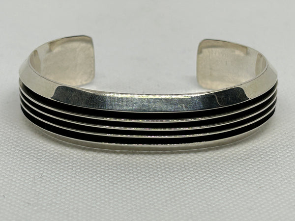 Navajo Handcrafted sterling silver bracelet by Running Bear.  LZ827