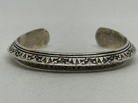 Navajo handcrafted sterling silver heavy bracelet.  LZ821