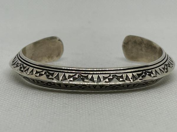 Navajo handcrafted sterling silver heavy bracelet.  LZ821